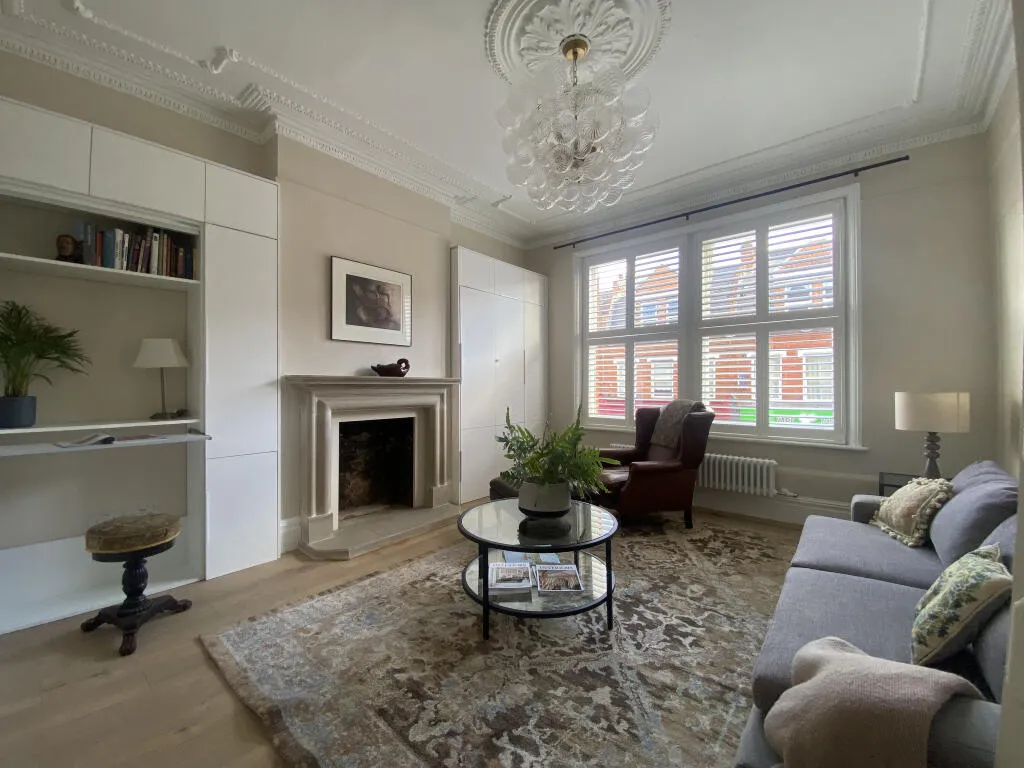 Refurbished two-bedroom flat in East Twickenham, by Richmond